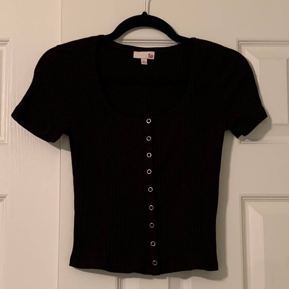 black scoop neck crop top